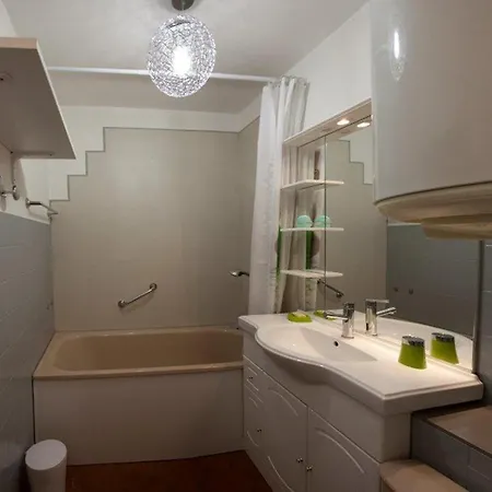 4 Pers, Proche Plage, Parking, Climatisé - Fr-1-803-81 Appartement