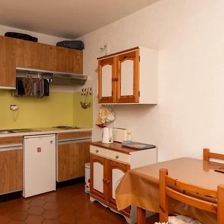 Le Lavandou: 4p, Proche Plage, Clim, Parking - Fr-1-803-81 Apartment *