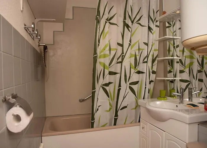 Le Lavandou: 4p, Proche Plage, Clim, Parking - Fr-1-803-81 شقة *