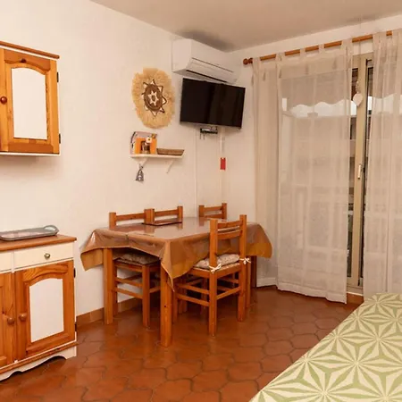 Le Lavandou: 4p, Proche Plage, Clim, Parking - Fr-1-803-81