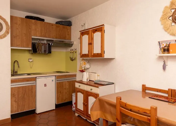 Le Lavandou: 4p, Proche Plage, Clim, Parking - Fr-1-803-81 Lägenhet *