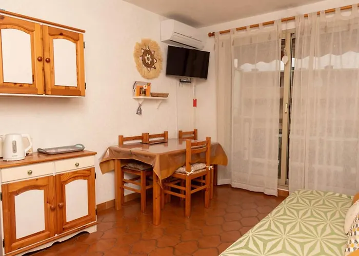 Le Lavandou: 4p, Proche Plage, Clim, Parking - Fr-1-803-81